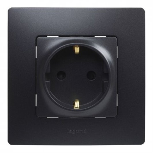 Base Enchufe 2P+T Empotrar Negro Serie Niloe Legrand