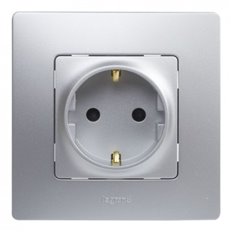 Base Enchufe 2P+T Empotrar Plata Serie Niloe Legrand