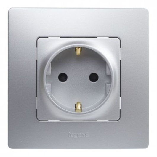 Base Enchufe 2P+T Empotrar Plata Serie Niloe Legrand