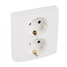 Base Enchufe Doble 2P+T Blanco Serie Niloe Legrand