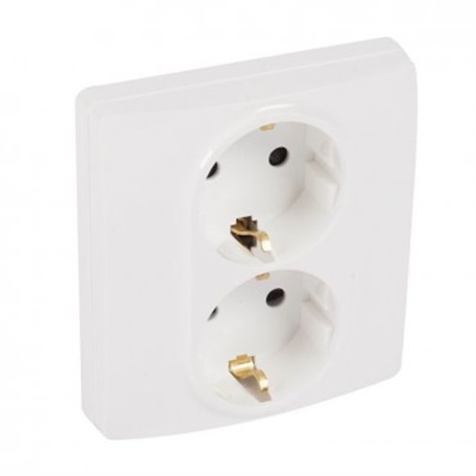 Base Enchufe Doble 2P+T Blanco Serie Niloe Legrand