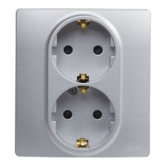 Base Enchufe Doble 2P+T Plata Serie Niloe Legrand